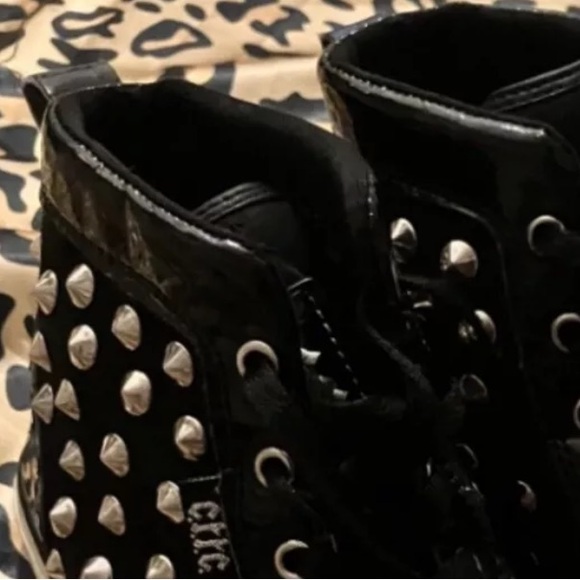 cute to the core spiked shoes woman’s size 7 - Picture 4 of 5